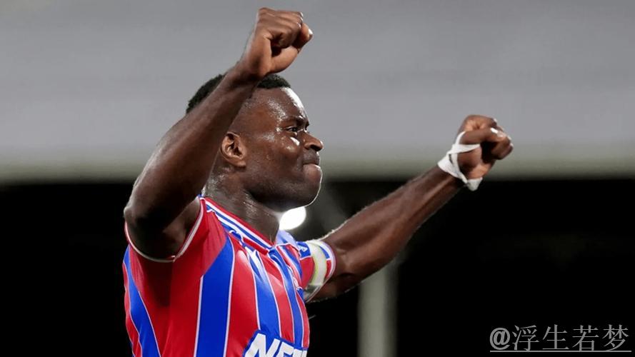 拜仁总经理埃贝尔将亲赴谈判，格伊转会事宜敲定前途明确，合同2026年到期