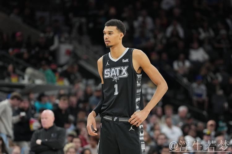 福克斯：文班亚马回归后将全面加强我们的攻防表现